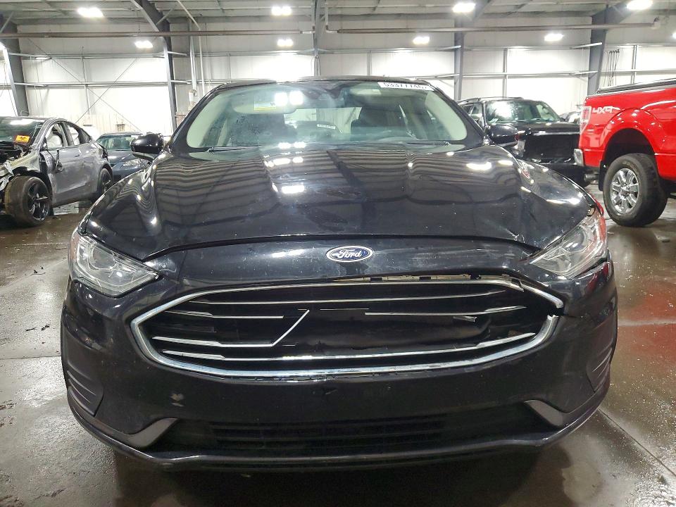 53377746 :رقم المزاد ، 3FA6P0LU3KR182757 vin ، 2019 Ford Fusion مزاد بيع