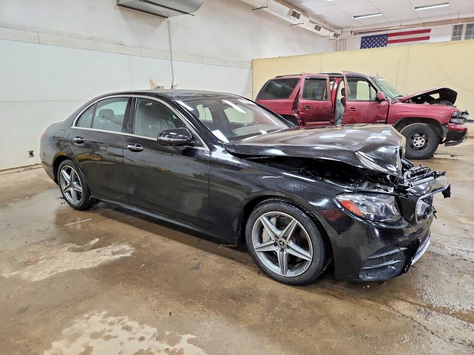 55309076 :رقم المزاد ، WDDZF6JB1KA570990 vin ، 2019 Mercedes-benz E مزاد بيع