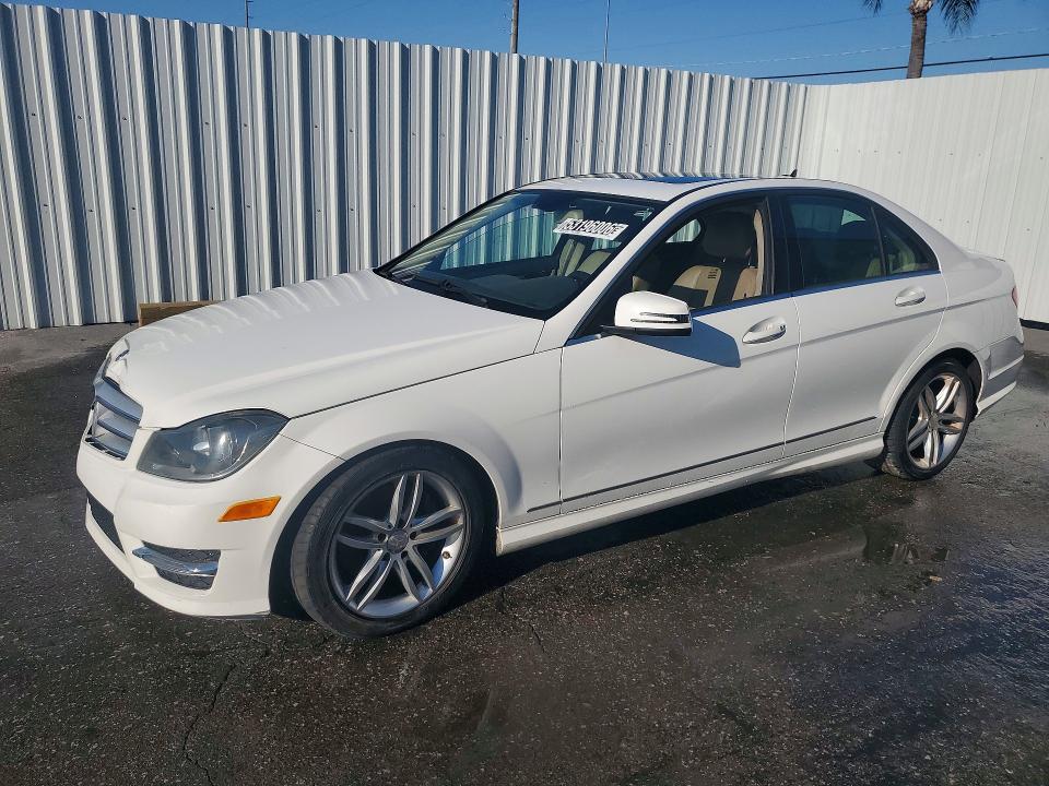 2013 Mercedes-benz C მანქანა იყიდება აუქციონზე, vin: WDDGF8AB1DA814109, აუქციონის ნომერი: 53196006