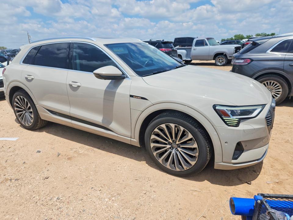 53477316 :رقم المزاد ، WA1VABGE5KB022870 vin ، 2019 Audi E-tron مزاد بيع