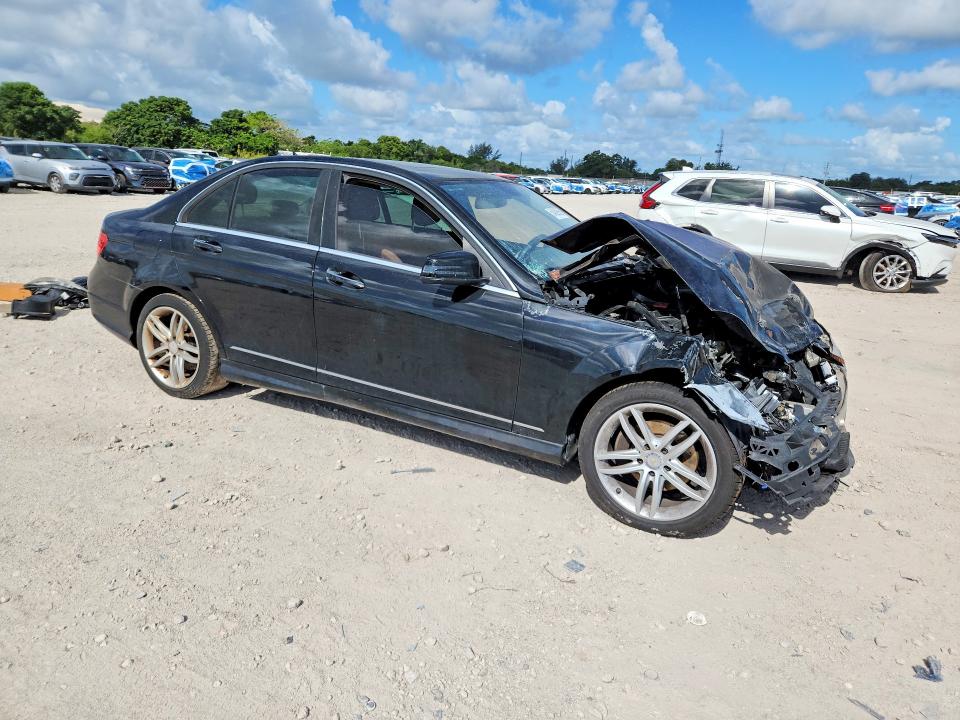 54529656 :رقم المزاد ، WDDGF4HBXEG233768 vin ، 2014 Mercedes-benz C مزاد بيع