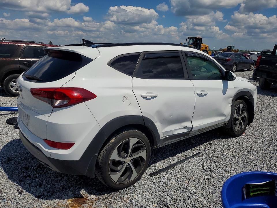53163756 :رقم المزاد ، KM8J33A28JU821270 vin ، 2018 Hyundai Tucson مزاد بيع