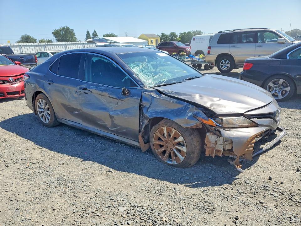 2018 Toyota Camry მანქანა იყიდება აუქციონზე, vin: 4T1B11HK9JU626332, აუქციონის ნომერი: 52433226