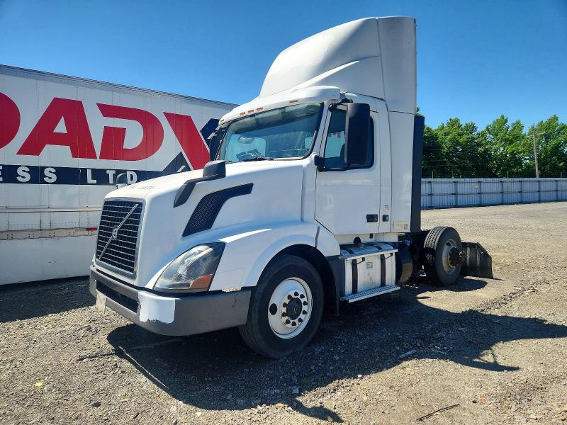2017 Volvo Vnl მანქანა იყიდება აუქციონზე, vin: 4V4N39TG1HN988015, აუქციონის ნომერი: 50609766