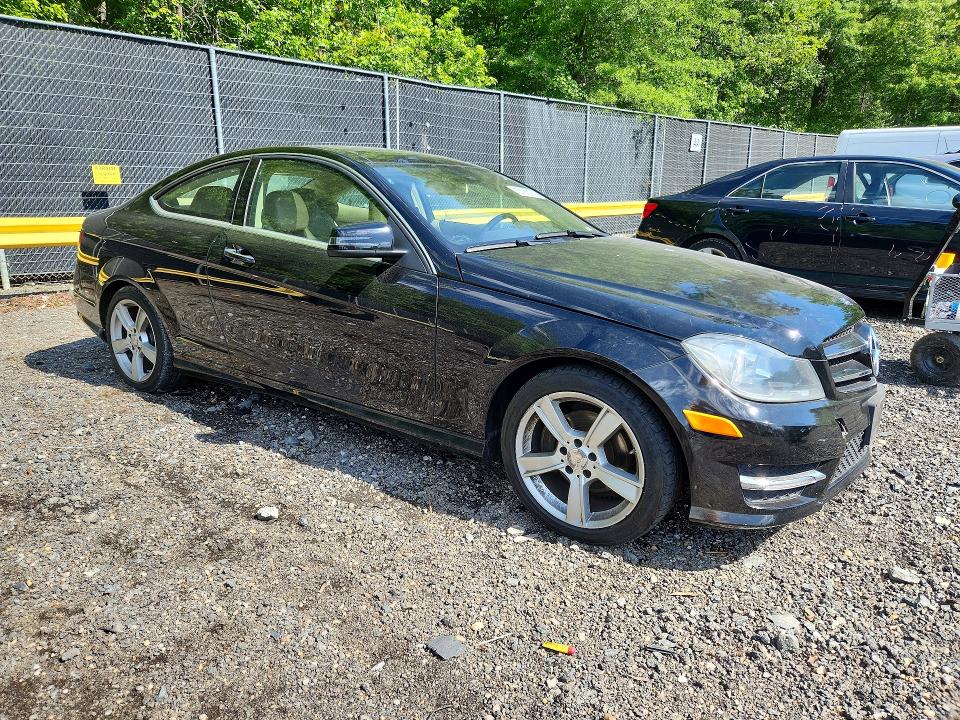 2014 Mercedes-benz C მანქანა იყიდება აუქციონზე, vin: WDDGJ4HB2EG161527, აუქციონის ნომერი: 53191736