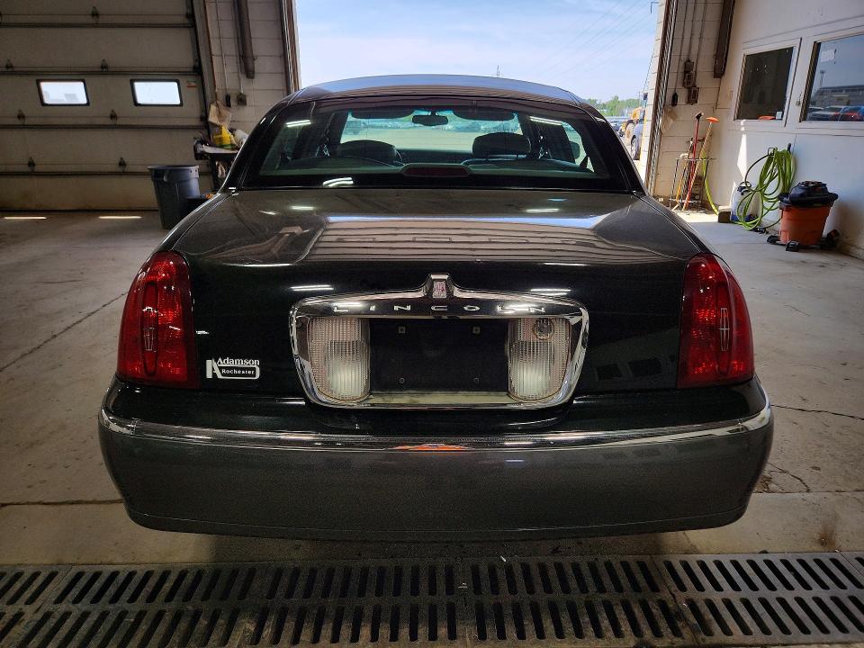 Auction sale of the 2001 Lincoln Town Car, vin: 1LNHM82W11Y607823, lot number: 54875846