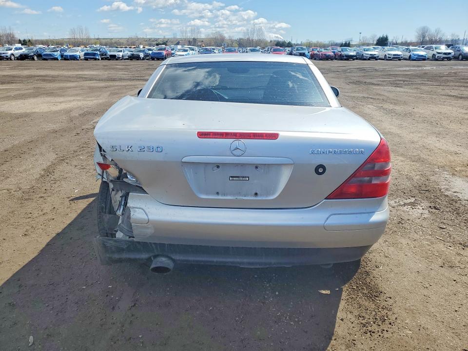 52551346 :رقم المزاد ، WDBKK47F4XF098069 vin ، 1999 Mercedes-benz Slk مزاد بيع