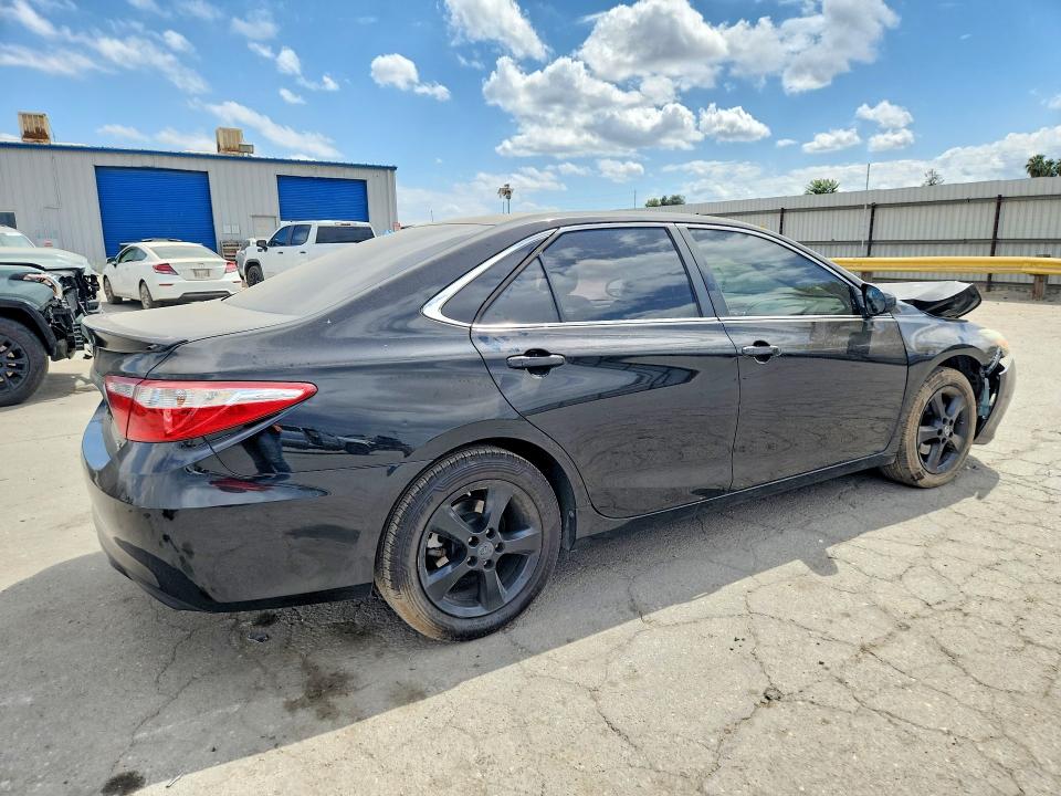 54791706 :رقم المزاد ، 4T1BF1FK9HU621453 vin ، 2017 Toyota Camry مزاد بيع