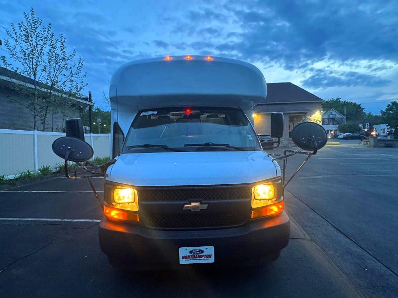 2017 Chev Express G3500 მანქანა იყიდება აუქციონზე, vin: 1GB3GRBGXH1105601, აუქციონის ნომერი: 53760426