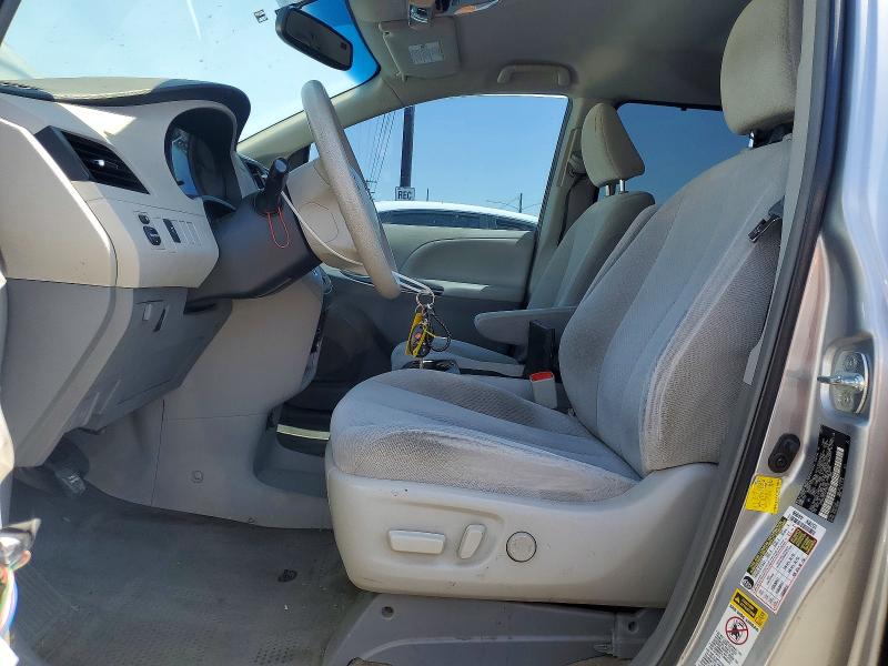 54481306 :رقم المزاد ، 5TDKK3DCXDS341725 vin ، 2013 Toyota Sienna مزاد بيع