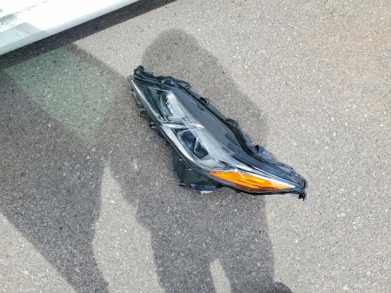 55643906 :رقم المزاد ، 4T1C11AK6NU064135 vin ، 2022 Toyota Camry مزاد بيع