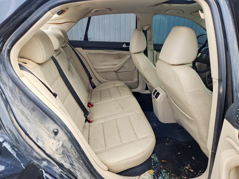 54956526 :رقم المزاد ، 3VWRL7AJ1AM165078 vin ، 2010 Volkswagen Jetta مزاد بيع
