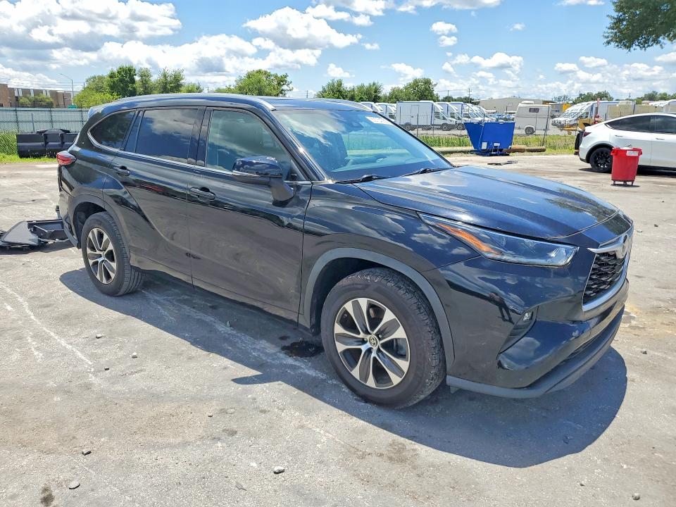 53734036 :رقم المزاد ، 5TDGZRAH8MS086366 vin ، 2021 Toyota Highlander مزاد بيع