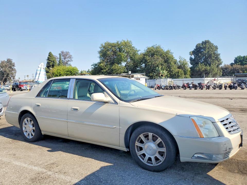 52957616 :رقم المزاد ، 1G6KA5E61BU103636 vin ، 2011 Cadillac Dts مزاد بيع