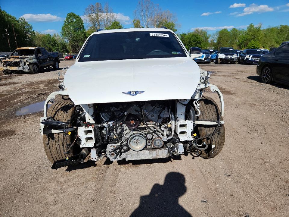 Продажа на аукционе авто 2022 Bentley Bentayga, vin: SJAAR2ZV9NC015673, номер лота: 51301916