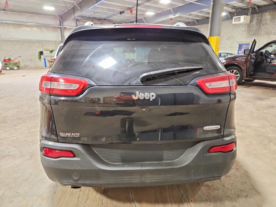 52647946 :رقم المزاد ، 1C4PJLCB9FW507995 vin ، 2015 Jeep Cherokee مزاد بيع