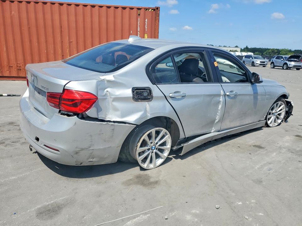 51962556 :رقم المزاد ، WBA8E5G52HNU23077 vin ، 2017 Bmw 320 مزاد بيع