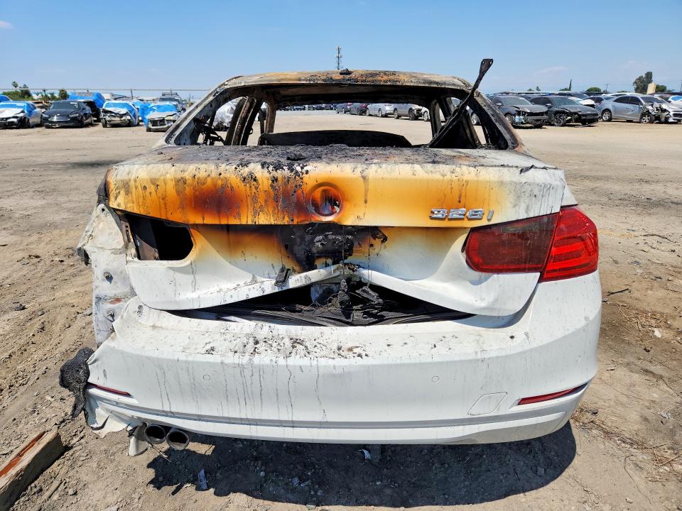 51841526 :رقم المزاد ، WBA3A5C59FF610450 vin ، 2015 Bmw 328 مزاد بيع