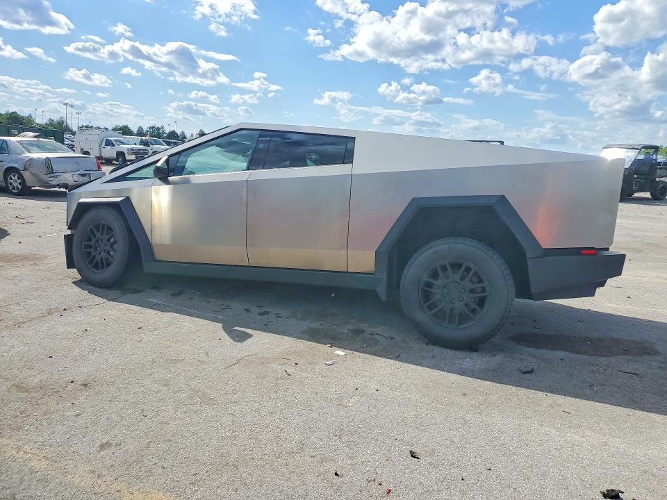 52474946 :رقم المزاد ، 7G2CEHED6SA063076 vin ، 2025 Tesla Cybertruck مزاد بيع