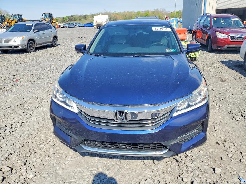 52130796 :رقم المزاد ، 1HGCR2F74HA110804 vin ، 2017 Honda Accord مزاد بيع