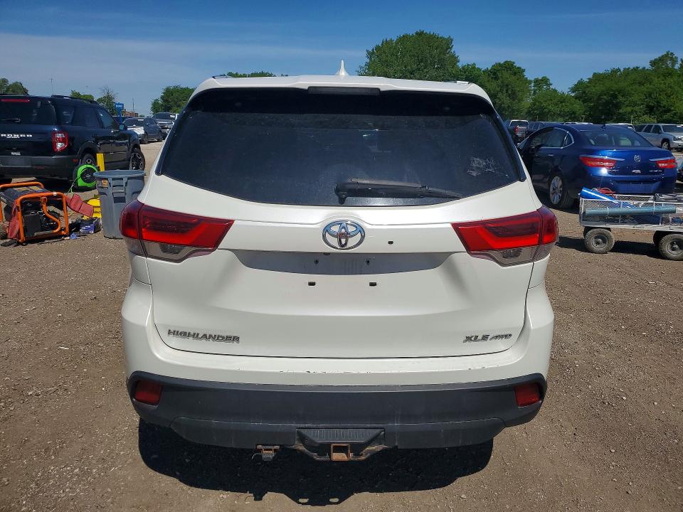 54623476 :رقم المزاد ، 5TDJZRFH3JS532451 vin ، 2018 Toyota Highlander مزاد بيع