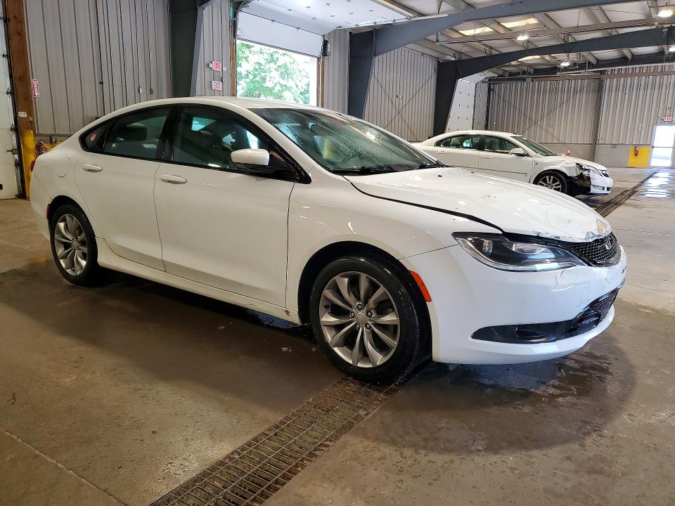 54945046 :رقم المزاد ، 1C3CCCDG6FN556861 vin ، 2015 Chrysler 200 مزاد بيع