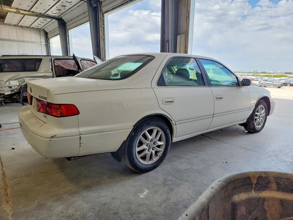 53108726 :رقم المزاد ، 4T1BF28K71U970586 vin ، 2001 Toyota Camry مزاد بيع