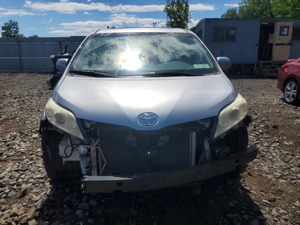 2013 Toyota Sienna მანქანა იყიდება აუქციონზე, vin: 5TDYK3DC2DS366709, აუქციონის ნომერი: 54827406