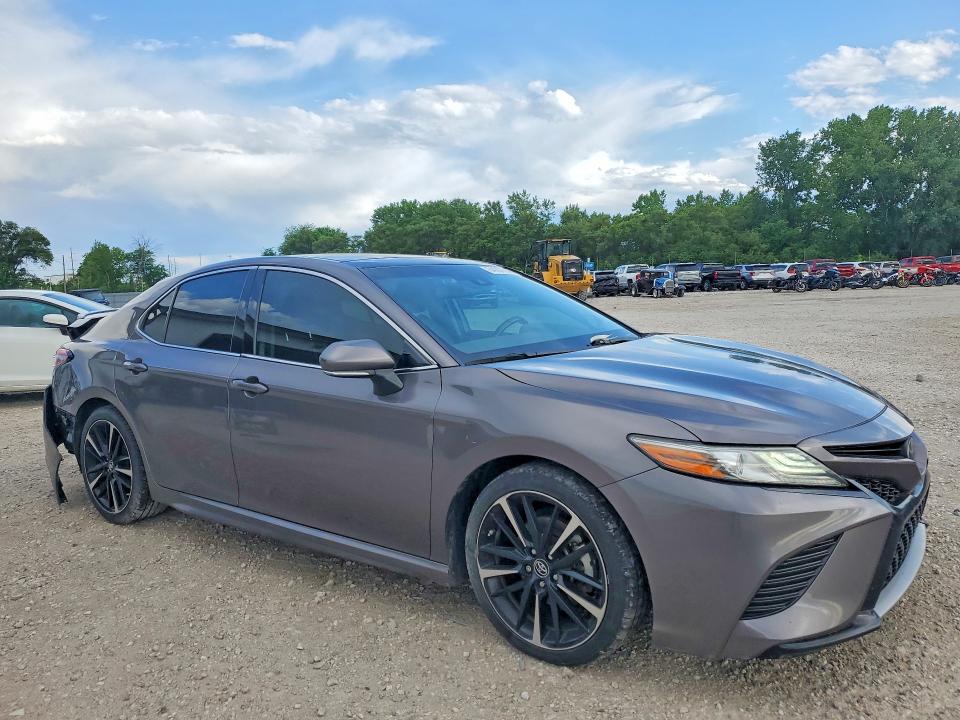 54787856 :رقم المزاد ، 4T1B61HKXKU195583 vin ، 2019 Toyota Camry مزاد بيع
