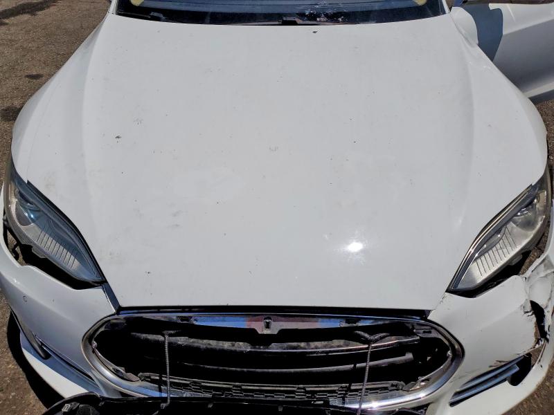 52438456 :رقم المزاد ، 5YJSA1CG8DFP23087 vin ، 2013 Tesla Model S مزاد بيع