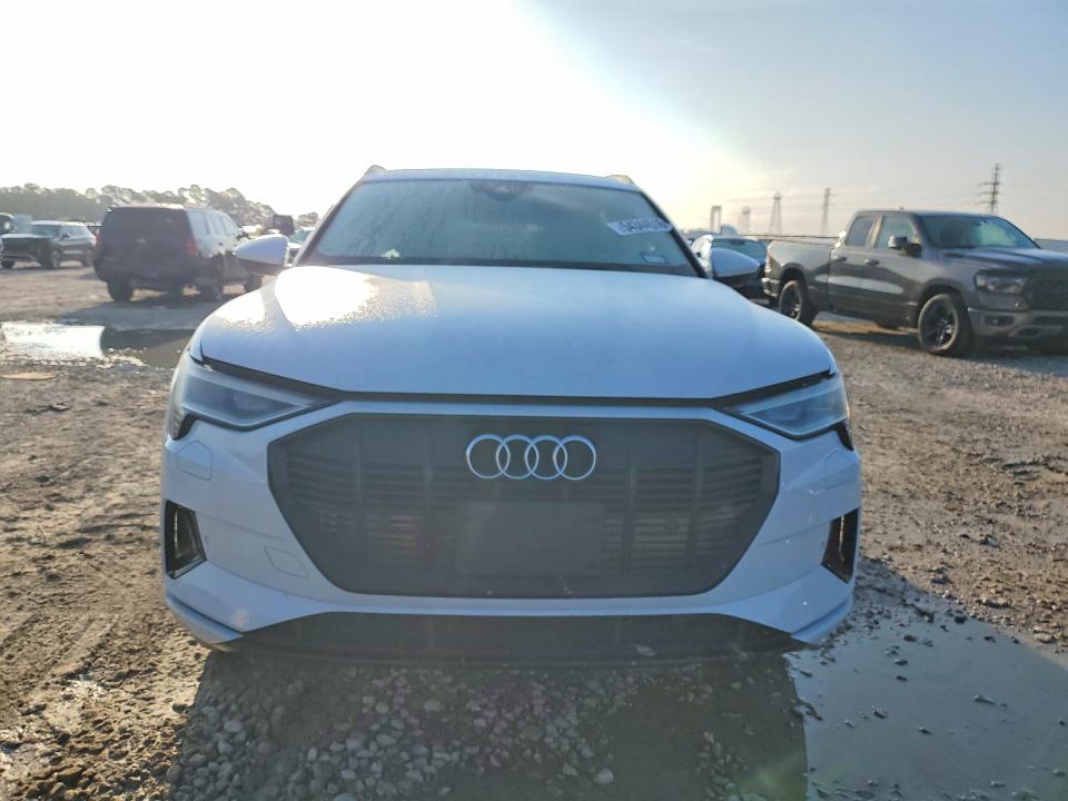 Продаж на аукціоні авто 2022 Audi E-tron, vin: WA1AAAGE6NB012586, номер лоту: 54344516