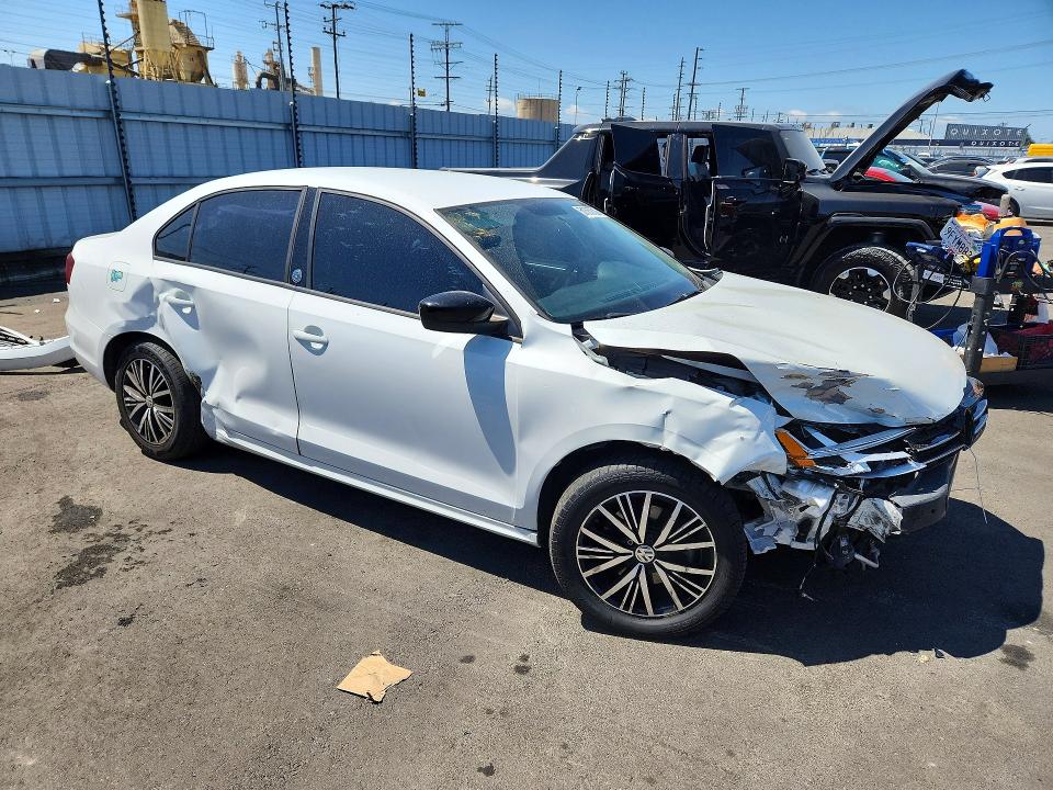 51365636 :رقم المزاد ، 3VWDB7AJ6JM204776 vin ، 2018 Volkswagen Jetta مزاد بيع