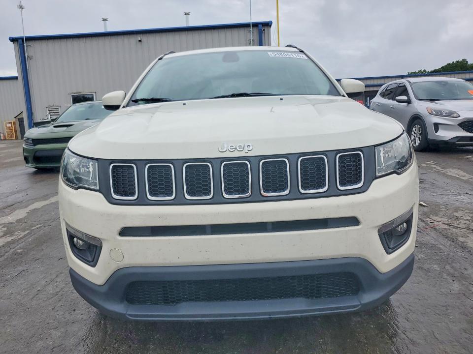 54806116 :رقم المزاد ، 3C4NJDBB3JT270515 vin ، 2018 Jeep Compass مزاد بيع