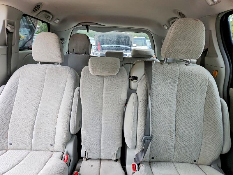 52013526 :رقم المزاد ، 5TDKK3DCXBS142042 vin ، 2011 Toyota Sienna مزاد بيع