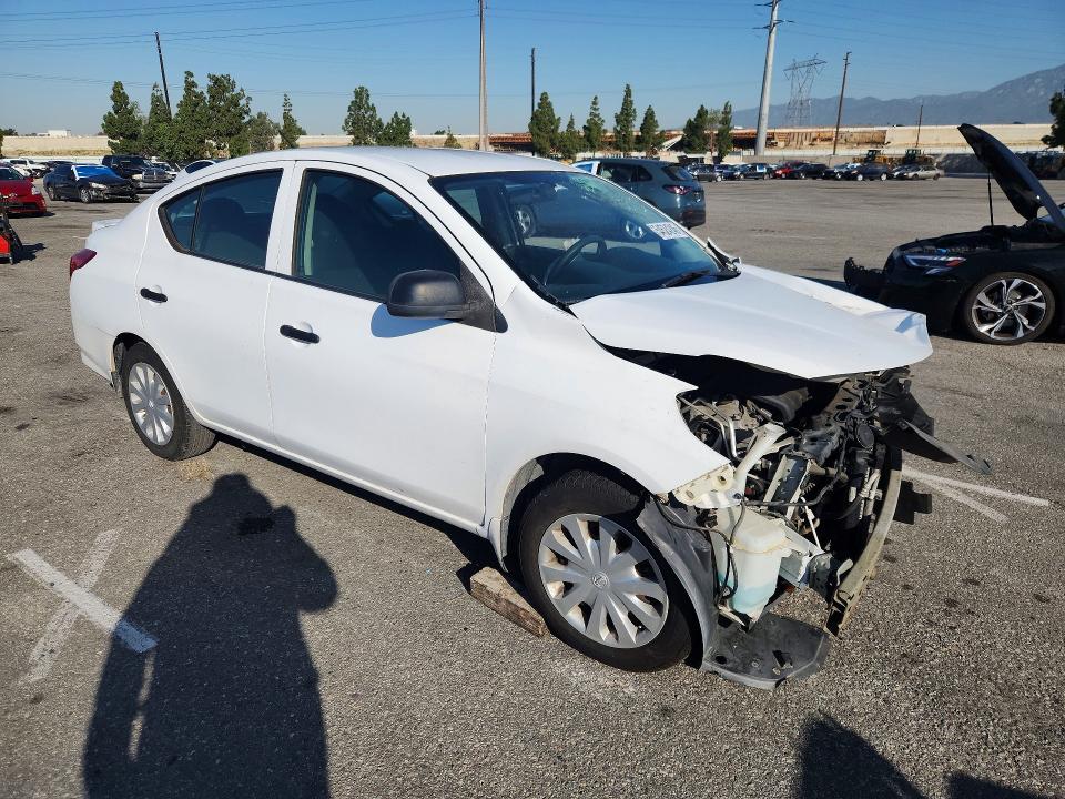 54524246 :رقم المزاد ، 3N1CN7AP4FL950220 vin ، 2015 Nissan Versa مزاد بيع