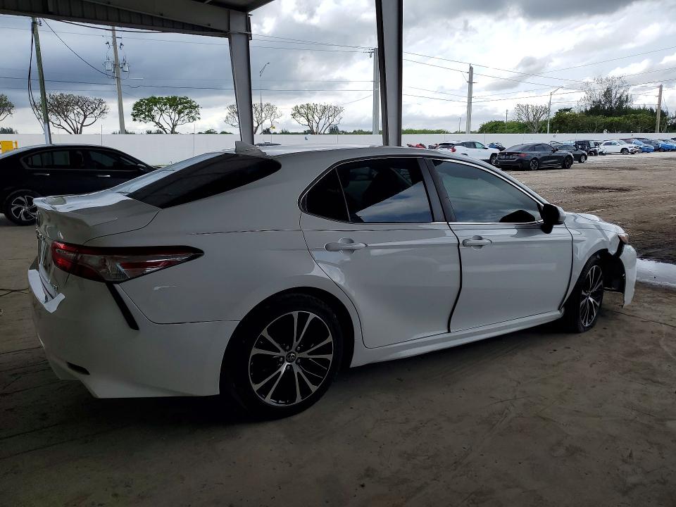 51474256 :رقم المزاد ، 4T1B11HK0KU163921 vin ، 2019 Toyota Camry مزاد بيع