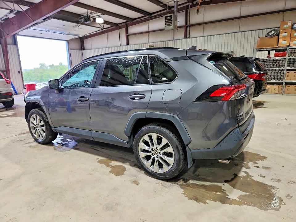 54134716 :رقم المزاد ، 2T3A1RFV3MC173443 vin ، 2021 Toyota Rav4 مزاد بيع