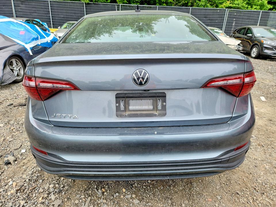 54131366 :رقم المزاد ، 3VWCM7BU2NM004014 vin ، 2022 Volkswagen Jetta مزاد بيع