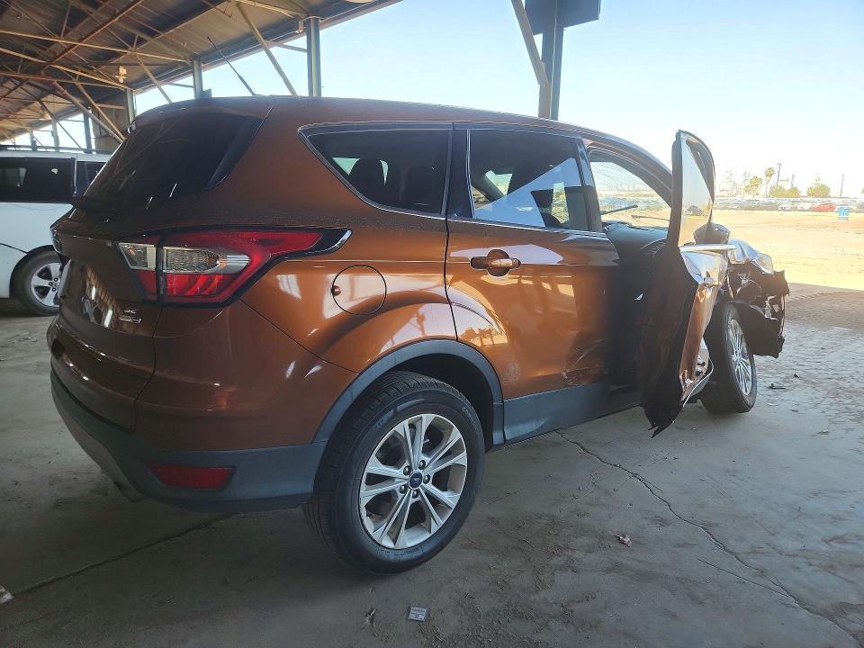 55094796 :رقم المزاد ، 1FMCU9GDXHUD91933 vin ، 2017 Ford Escape مزاد بيع
