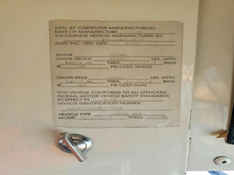 54542146 :رقم المزاد ، 4UZ6CJAA1WC914534 vin ، 1998 Freightliner Chassis مزاد بيع