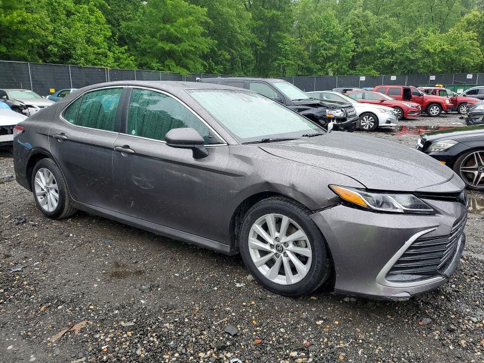 54514966 :رقم المزاد ، 4T1C11AK0NU009499 vin ، 2022 Toyota Camry مزاد بيع