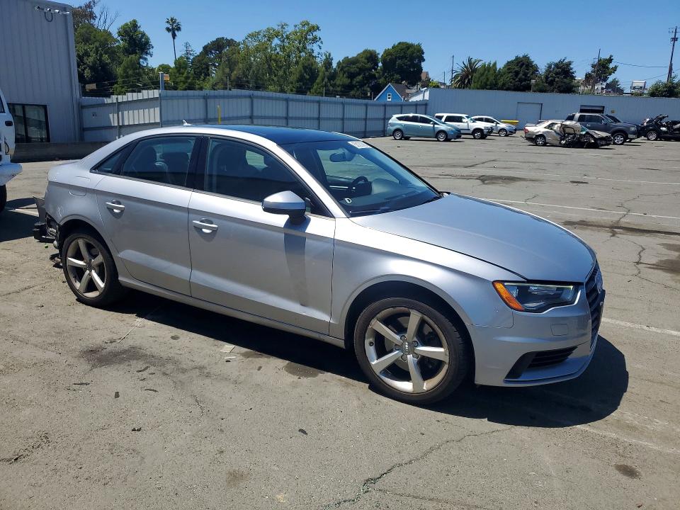 53120386 :رقم المزاد ، WAUBFGFF5F1122929 vin ، 2015 Audi A3 مزاد بيع