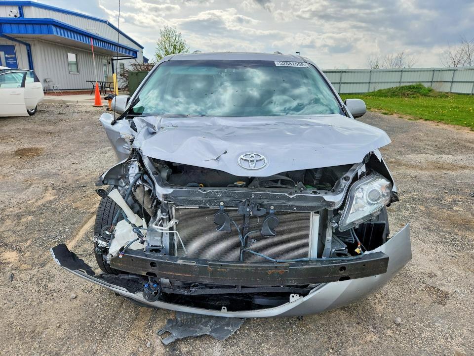 2011 Toyota Sienna მანქანა იყიდება აუქციონზე, vin: 5TDYK3DC5BS158725, აუქციონის ნომერი: 52082086