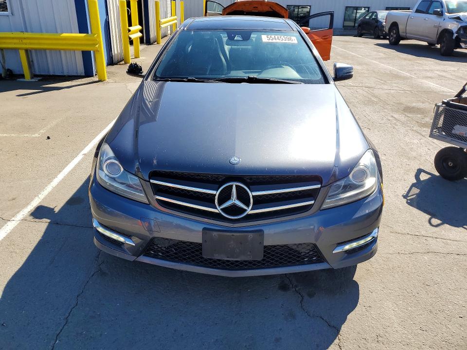 2015 Mercedes-benz C მანქანა იყიდება აუქციონზე, vin: WDDGJ4HB0FG383999, აუქციონის ნომერი: 55445396