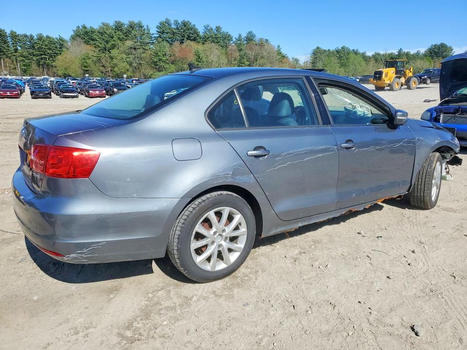 53001876 :رقم المزاد ، 3VWDZ7AJ2BM318626 vin ، 2011 Volkswagen Jetta مزاد بيع