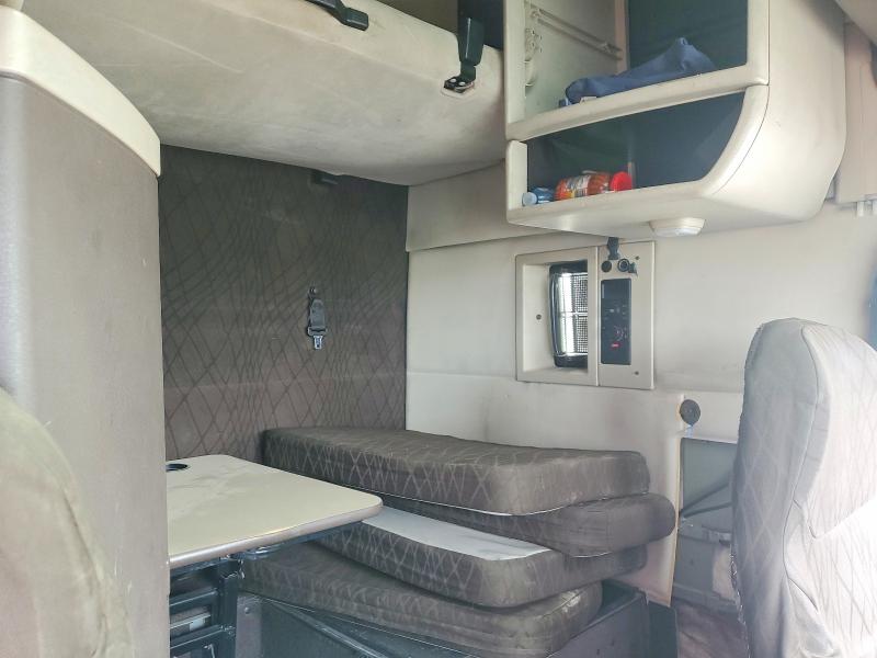 2015 Volvo Vnl მანქანა იყიდება აუქციონზე, vin: 4V4NC9EH8FN923990, აუქციონის ნომერი: 54943746