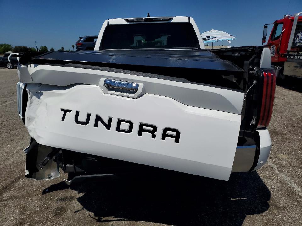 Продажа на аукционе авто 2022 Toyota Tundra, vin: 5TFJA5BC3NX001048, номер лота: 53648176