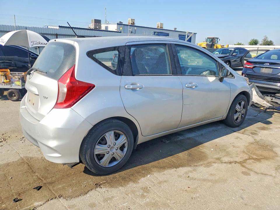52823806 :رقم المزاد ، 3N1CE2CP3JL352189 vin ، 2018 Nissan Versa Note مزاد بيع