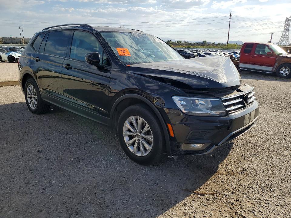 53297016 :رقم المزاد ، 3VV1B7AX7JM027084 vin ، 2018 Volkswagen Tiguan مزاد بيع