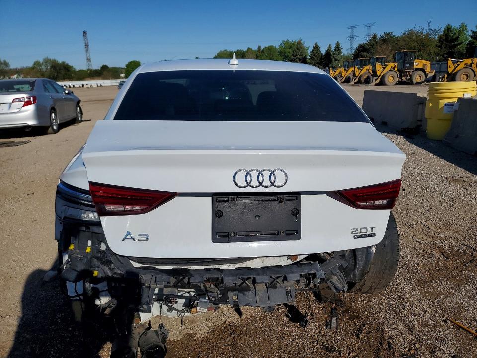 53122806 :رقم المزاد ، WAUJ8GFF0J1011249 vin ، 2018 Audi A3 مزاد بيع
